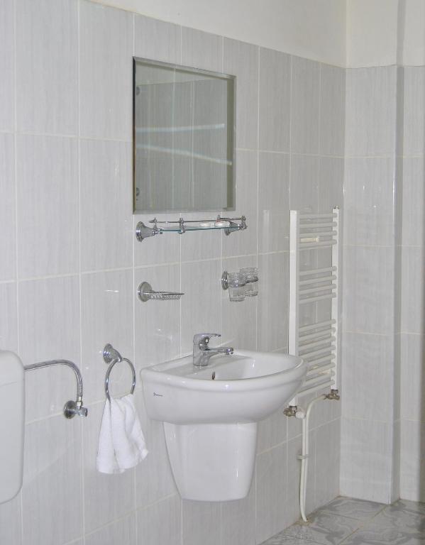 Delaf Hotel 3*